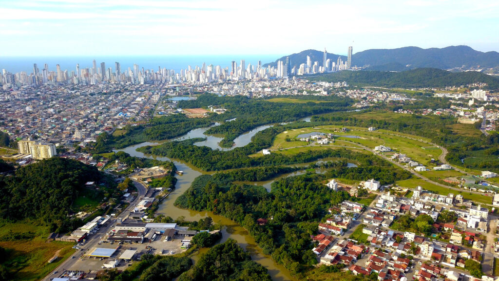 Valorização imobiliária em cidades com sistema de tratamento de esgoto chega a 14%