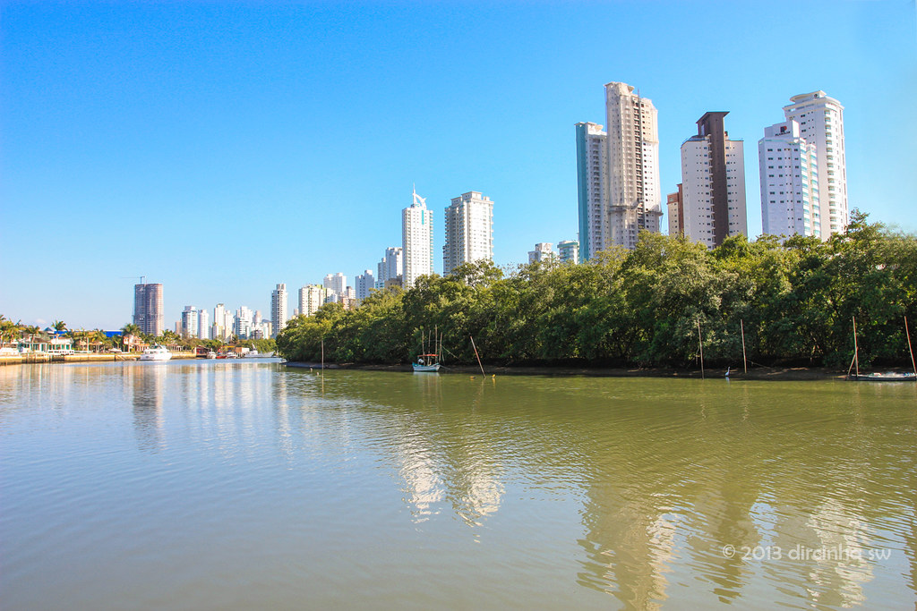 Descarte inadequado de esgoto nas praias afeta toda a sociedade